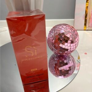 Giorgio Armani Sì Passione Eclat - Red and Pink